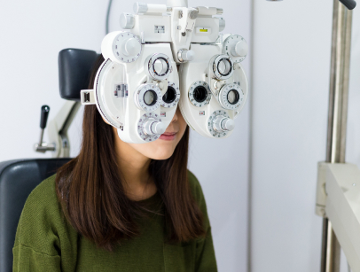 woman-doing-the-eye-exam-2022-12-15-22-18-49-utc 1