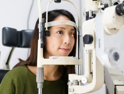 woman-doing-the-eye-exam-in-clinic-2022-12-15-20-39-15-utc 1
